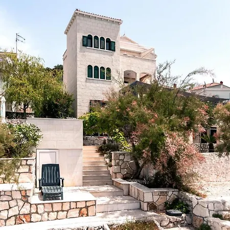 Διαμέρισμα Awesome In Okrug Donji With Kitchen