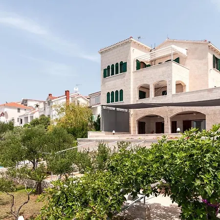 Awesome In Okrug Donji With Kitchen Διαμέρισμα *